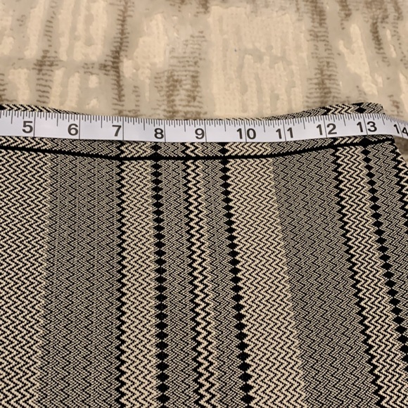 Theory patterned mini skirt - Picture 5 of 7